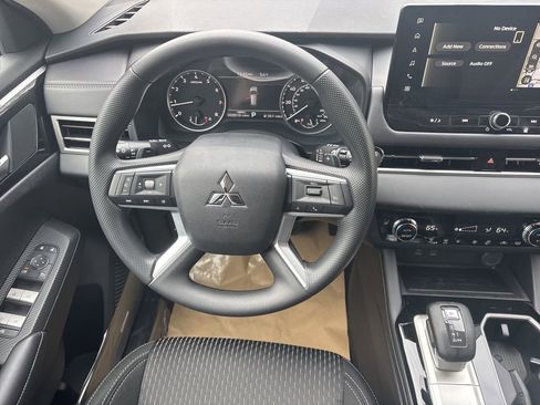 New 2026 Mitsubishi Outlander ES image 15