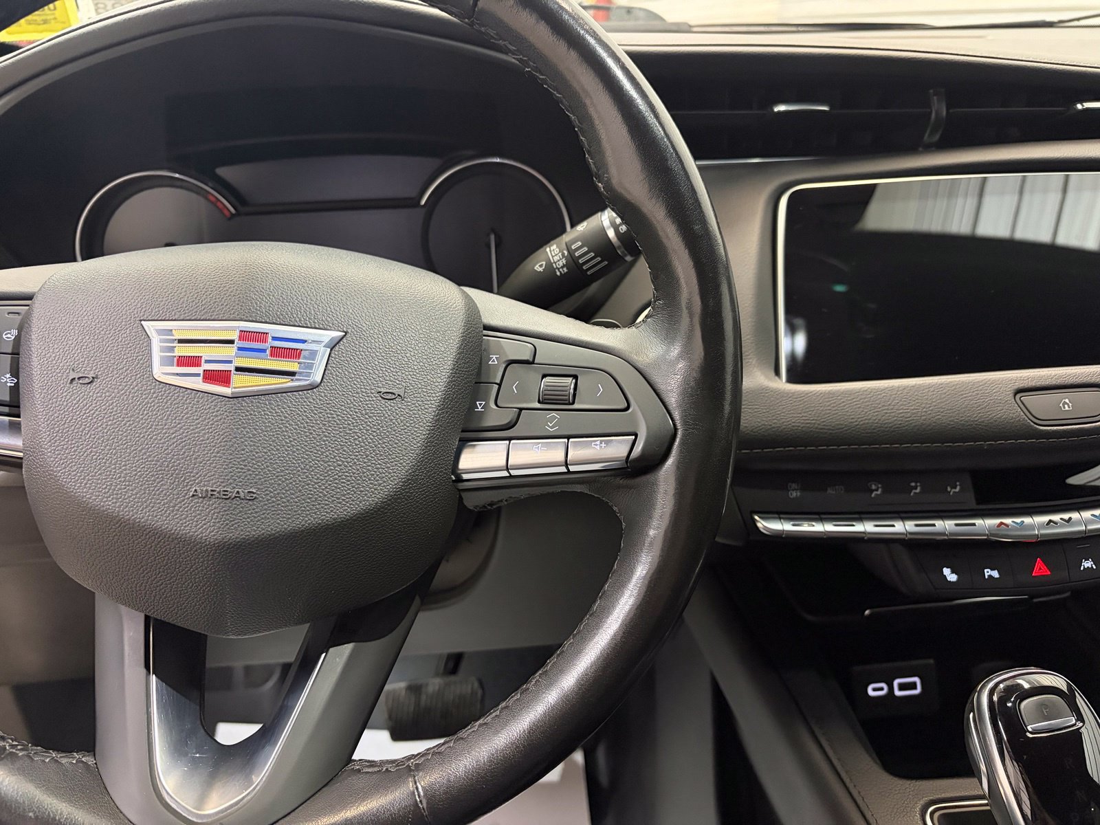 Used 2022 Cadillac XT4 Luxury w/ Cold Weather Package AWD/4WD image 15