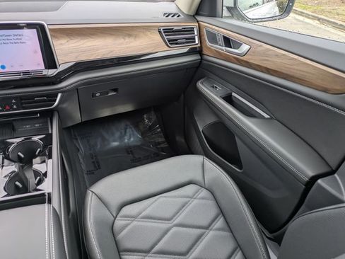 New 2026 Volkswagen Atlas SE FWD image 17