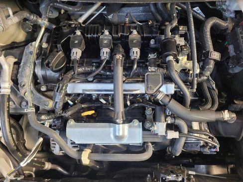 Used 2025 Nissan Versa SV FWD image 30