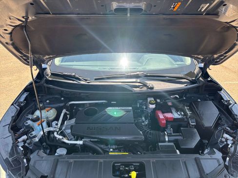 Used 2025 Nissan Rogue SV FWD image 34