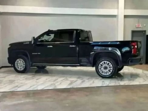 Used 2022 Chevrolet Silverado 2500 High Country w/ Safety Package II image 9