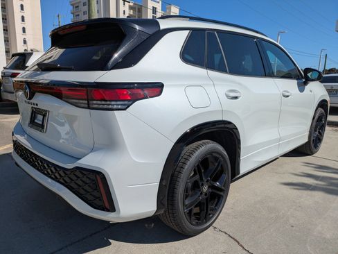 New 2026 Volkswagen Tiguan SE R-Line image 4