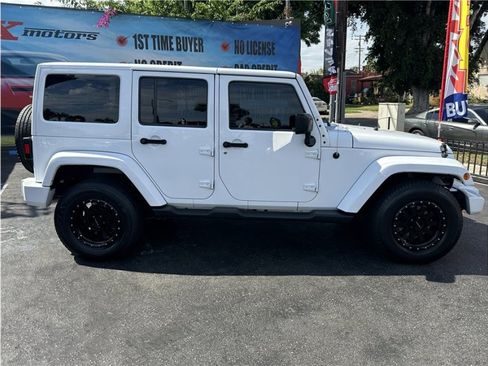 Used 2016 Jeep Wrangler Unlimited Sahara w/ Max Tow Package image 8