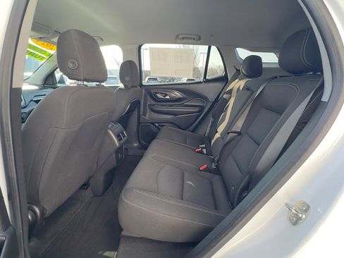 Used 2024 GMC Terrain SLE image 9