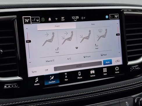 Used 2024 Chrysler Pacifica Select image 21