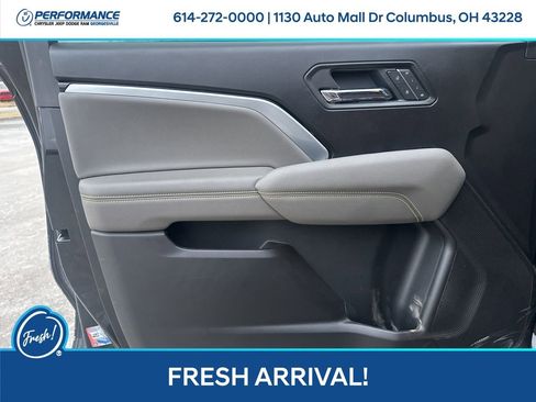 Used 2025 Chevrolet Colorado ZR2 w/ Technology Package image 12