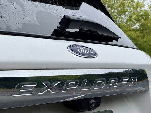 Used 2020 Ford Explorer XLT w/ Equipment Group 202A image 13