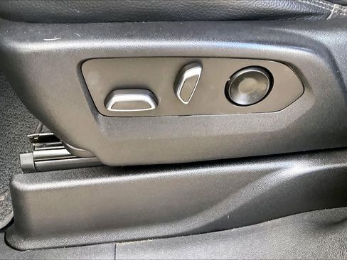 Used 2022 GMC Yukon XL Denali image 31