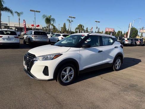 Certified 2025 Nissan Kicks Play S FWD image 3