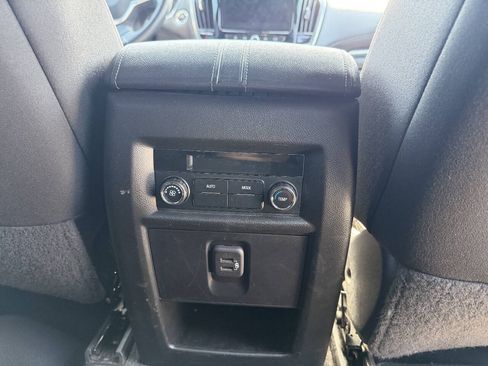 Used 2023 Chevrolet Traverse LT AWD/4WD image 25