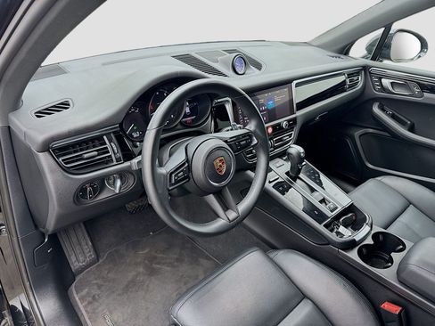 Used 2025 Porsche Macan AWD/4WD image 7