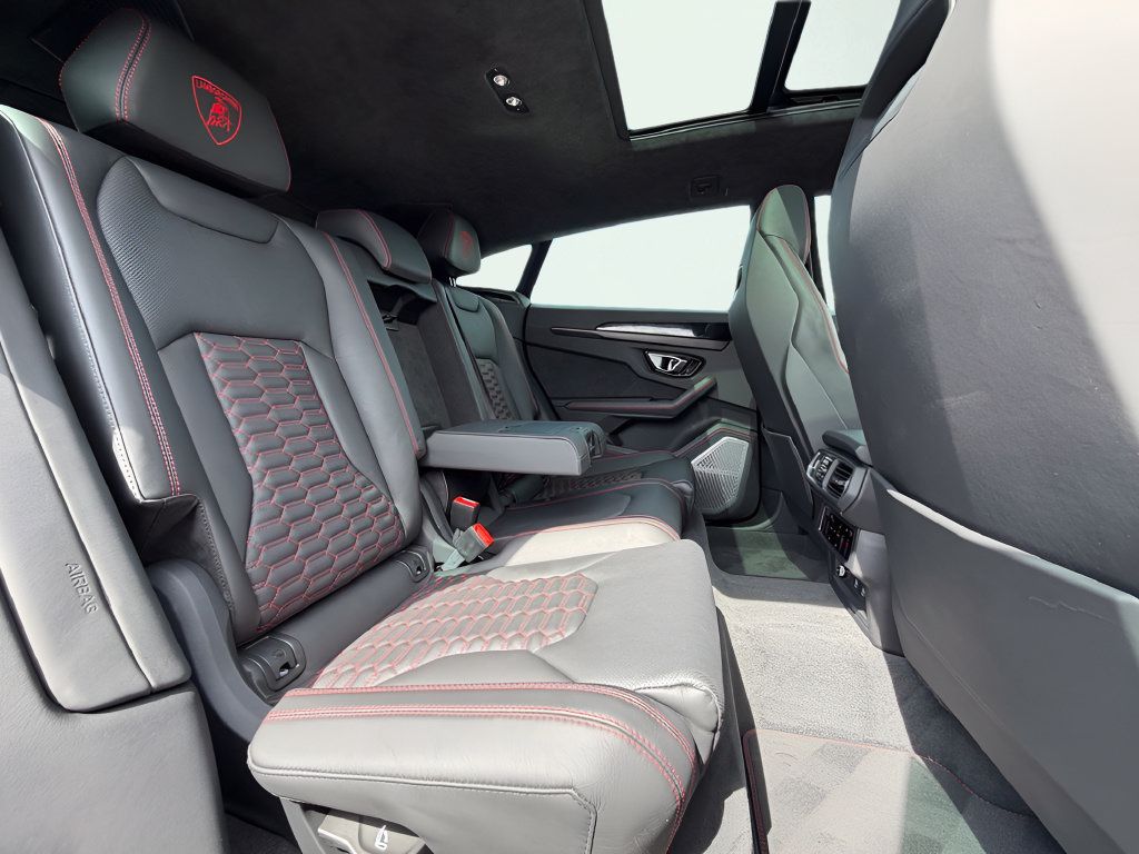 Used 2021 Lamborghini Urus AWD/4WD image 32