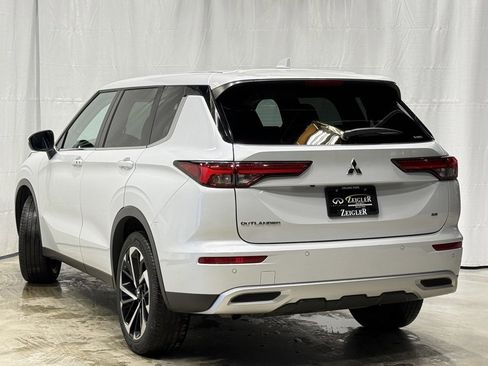 Used 2024 Mitsubishi Outlander SE image 4
