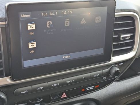 Used 2025 Hyundai Venue SE image 21