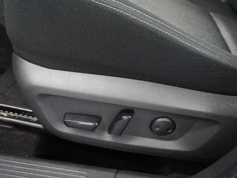 Used 2025 Nissan Rogue SV FWD image 7
