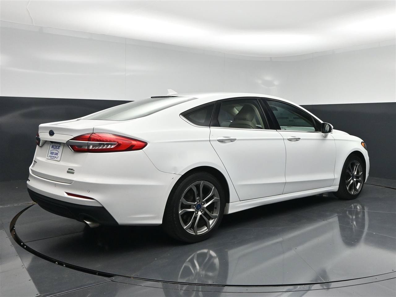 Used 2020 Ford Fusion SEL FWD image 6