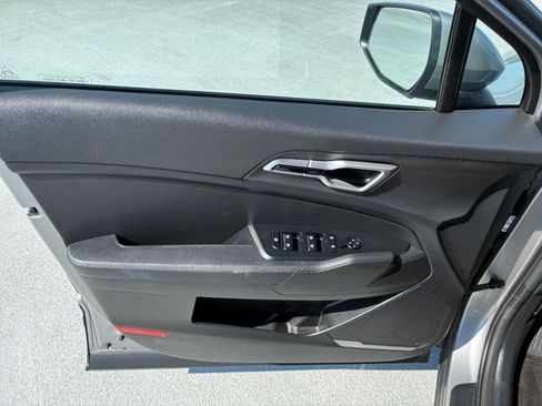 Used 2025 Kia Sportage LX FWD image 18