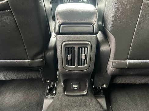 Used 2020 Jeep Compass Latitude w/ Cold Weather Group AWD/4WD image 16