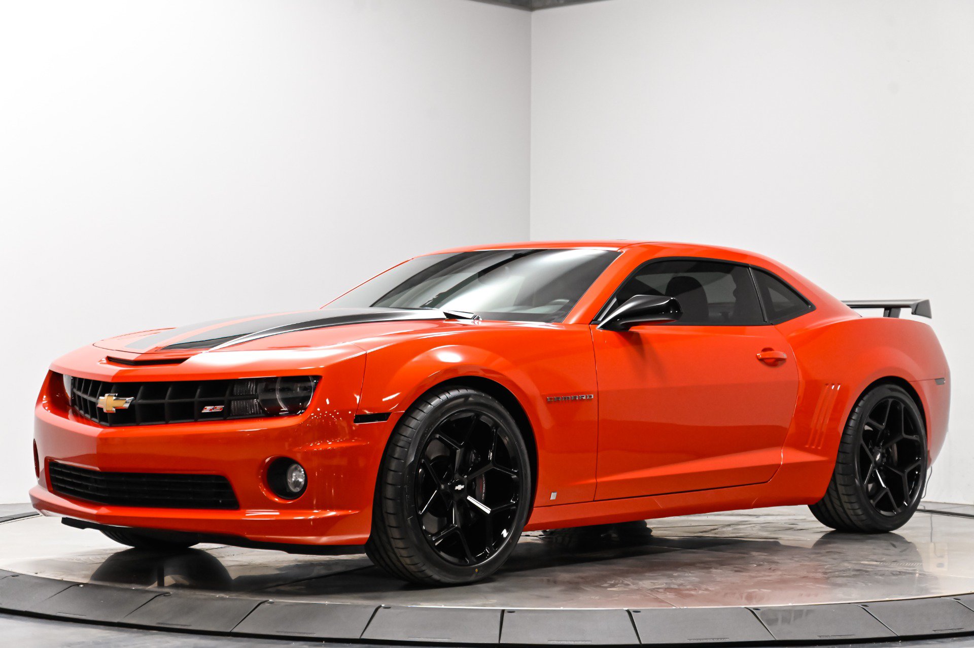 Used 2010 Chevrolet Camaro SS w/ RS Package RWD image 2