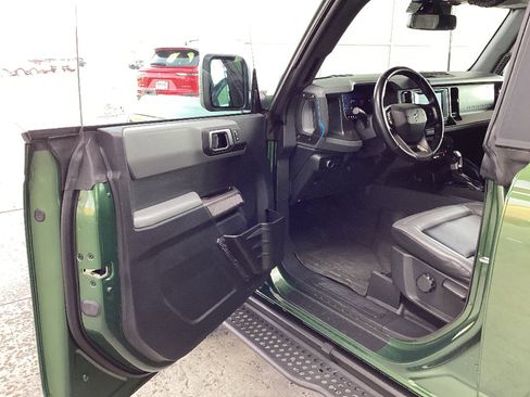 Used 2022 Ford Bronco Black Diamond image 12