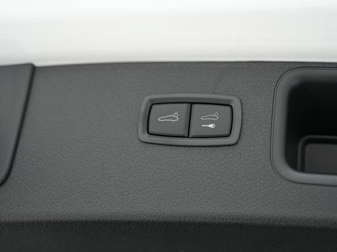 Certified 2025 Porsche Macan S AWD/4WD image 42