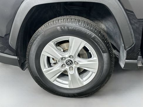 Used 2021 Toyota RAV4 LE AWD/4WD image 30