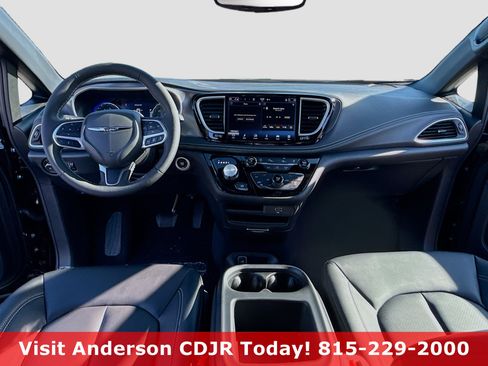 New 2026 Chrysler Pacifica Select AWD/4WD image 3