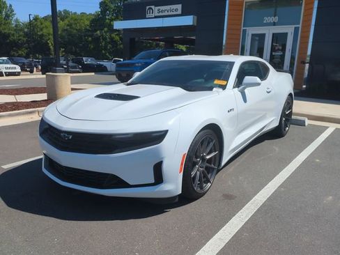 Used 2020 Chevrolet Camaro LT w/ Technology Package RWD image 2