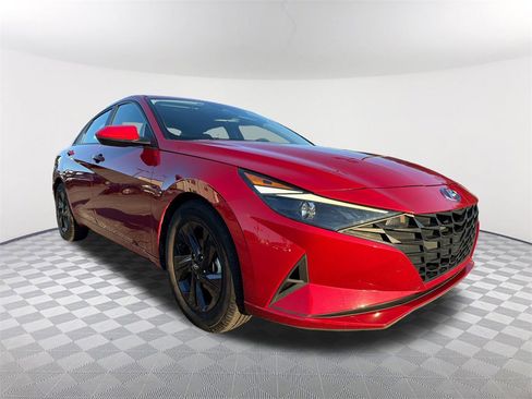 Used 2021 Hyundai Elantra SEL w/ Cargo Package image 3