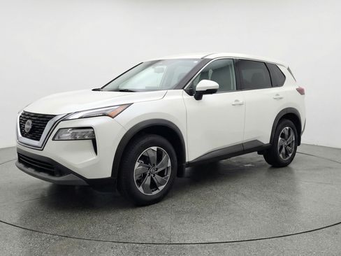 Used 2025 Nissan Rogue SV image 3