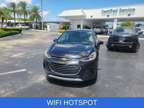 Used 2020 Chevrolet Trax LT FWD image 2