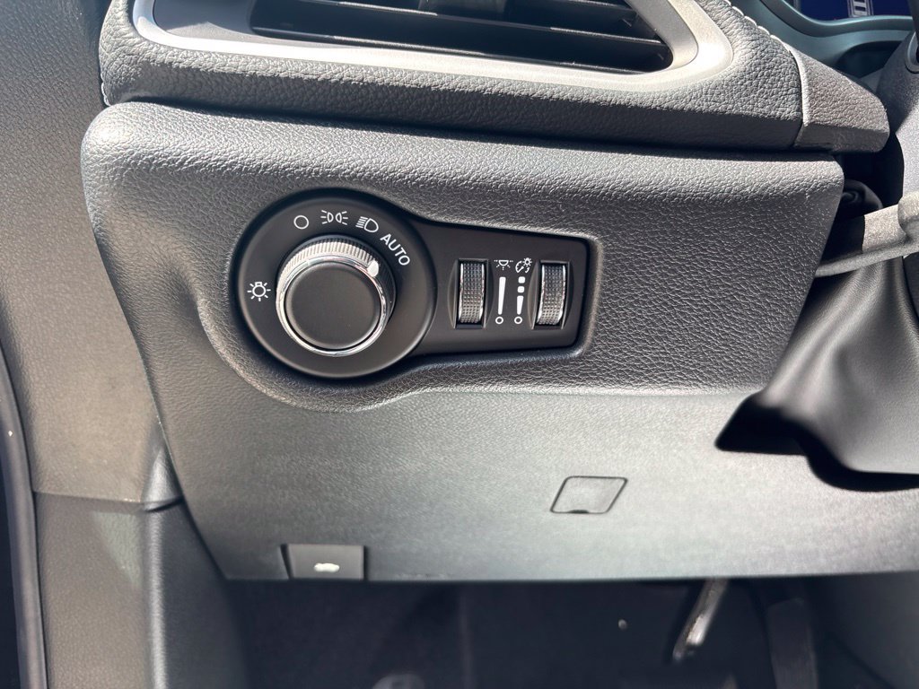 New 2027 Chrysler Pacifica Select FWD image 35