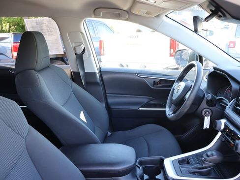 Used 2021 Toyota RAV4 LE AWD/4WD image 8