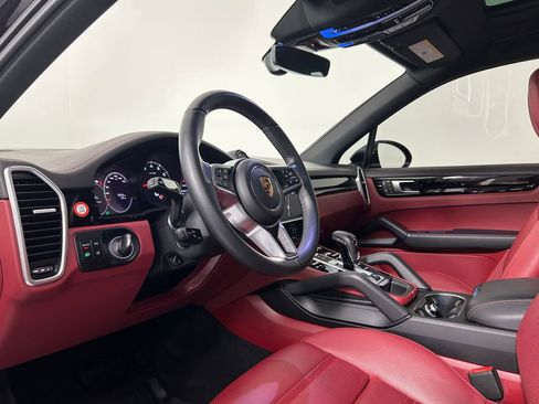 Used 2023 Porsche Cayenne AWD/4WD image 4