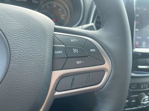 Used 2019 Jeep Cherokee Limited AWD/4WD image 21