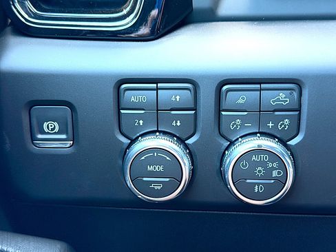 New 2026 GMC Sierra 2500 AT4X w/ AT4X AEV Edition AWD/4WD image 39
