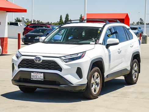 Used 2025 Toyota RAV4 XLE FWD image 3