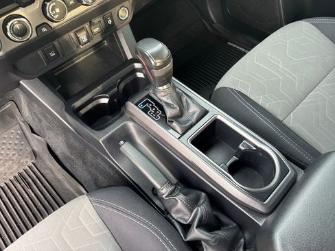 Used 2020 Toyota Tacoma TRD Off-Road w/ Blackout Package AWD/4WD image 18