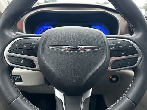 Used 2023 Chrysler Voyager LX image 21