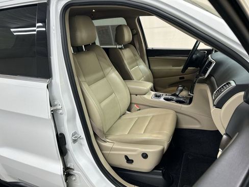 Used 2018 Jeep Grand Cherokee Limited image 23