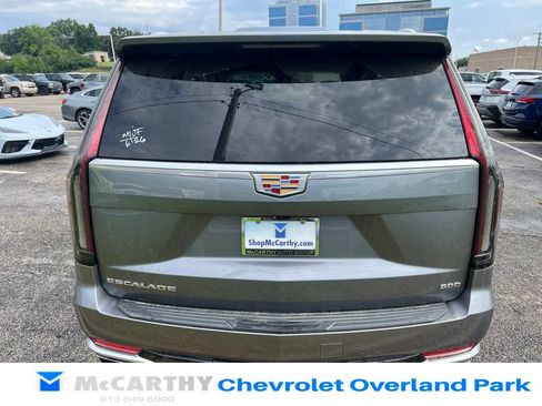 Used 2021 Cadillac Escalade ESV Premium Luxury Platinum w/ Heavy-Duty Trailer Package AWD/4WD image 4