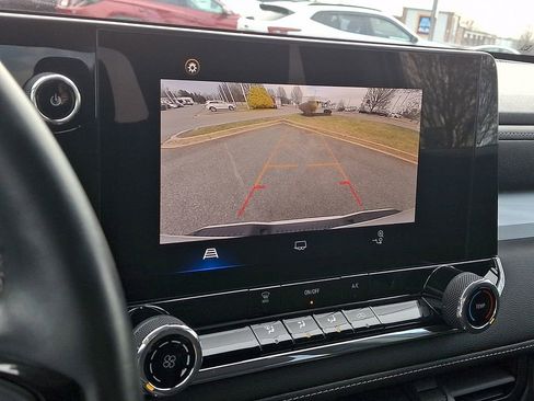 Used 2024 Chevrolet Colorado LT image 16