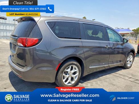 Used 2018 Chrysler Pacifica Touring-L w/ Advanced Safetytec Group FWD image 4