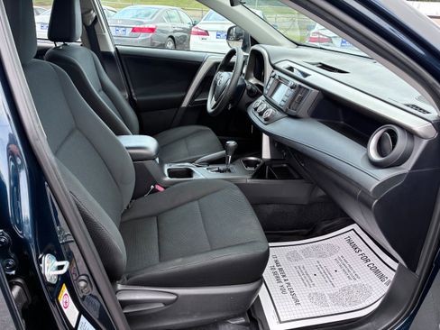 Used 2018 Toyota RAV4 LE w/ All Weather Liner Package FWD image 21