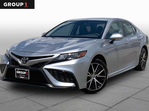Used 2024 Toyota Camry SE FWD image 1