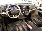Used 2020 Chrysler Pacifica Limited image 2
