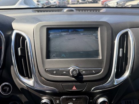 Used 2018 Chevrolet Equinox LT image 17