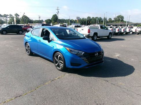 Used 2024 Nissan Versa SR FWD image 4