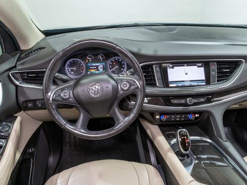 Used 2019 Buick Enclave Essence image 11
